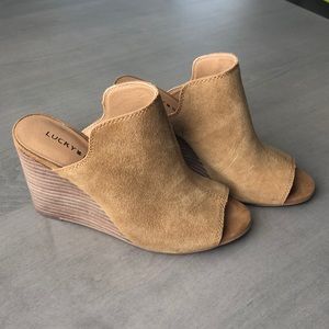 Lucky Brand Suede Sandal Wedge size 6.5